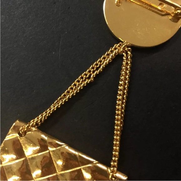 CHANEL CC Logo Matelasse Chain Bag Gold Tone Brooch - Picture 6 of 8